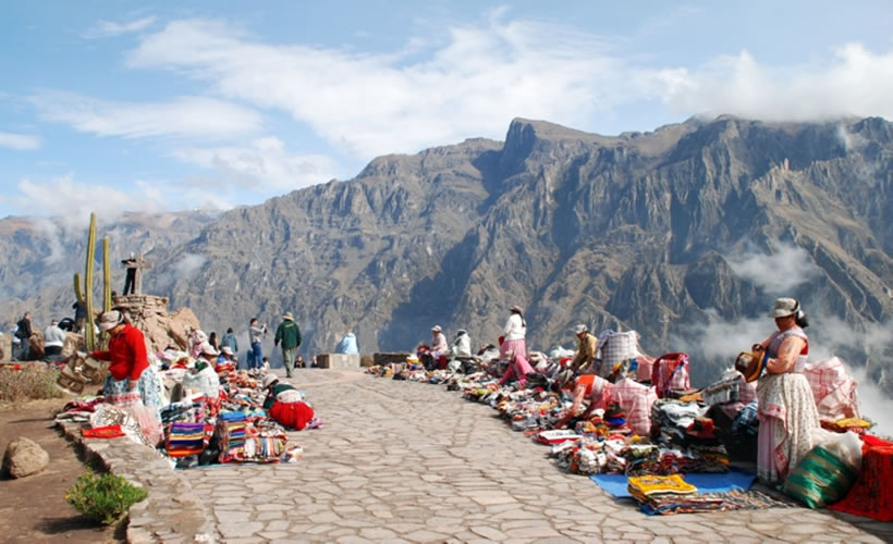 Oferta Especial: 2 Días y 1 Noche en el Cañón del Colca – Tour Desde Arequipa