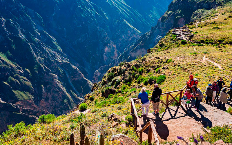 Tour Completo al Cañón del Colca: 3 Días y 2 Noches de Aventura y Cultura